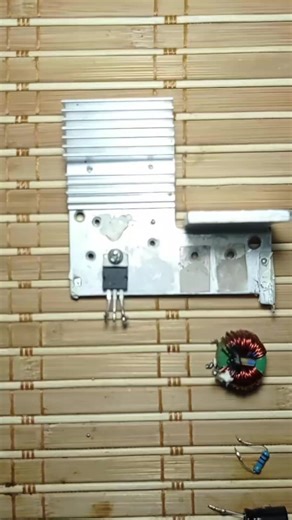 Protección del circuito La resistencia azul limita la corriente y protege los componentes electrónicos en tus proyectos. #Electronica #Resistencia #ComponentesElectronicos #DIY #AprendeElectronica