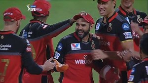 Incredible scenes in Bengaluru as Royal Challengers Bangalore pull the rug from under Chennai Super Kings' feet! #VIVOIPL #RCBvCSK | IPL - Indian Premier League