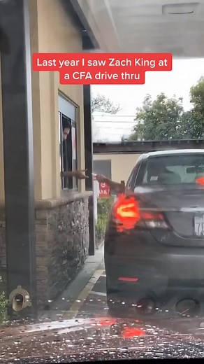 Throw back to last year when I saw Zach King at a Chick-fil-A drive thru #chickfila #cfa #drivethru #zachking