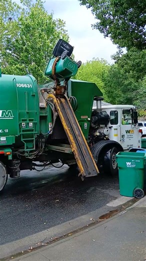 Amrep and overloaded bin #automobile #garbagetruck