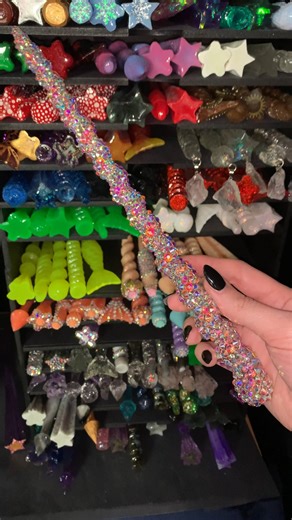 ✨ Pack Claire’s Wand with Me ✨✨✨ Claire’s wand is a House of Wandcraft Made to Order, Clear Wand with AB Jewels in the Unicorn Design. This comes with a Black and White Wand Certificate stating the Design, Length and Weight of the wand. Also available separately, a Holographic Wand Licence (UK Spelling) featuring a special date. The date can be any meaningful or special day; past, present or future. It can mark the date a witch or wizard comes of age, celebrate a special anniversary or remember 