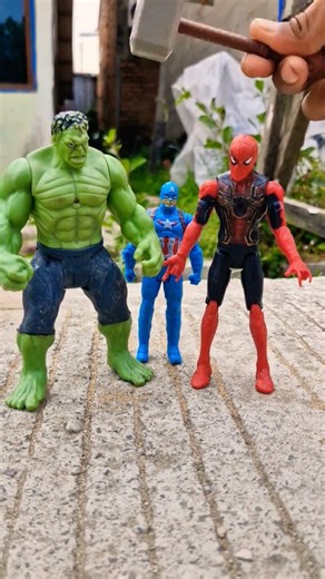 Spider-Man and Hulk Are Shocked as Captain Amerika Becomes Small #superhero #marveltoys #spiderman