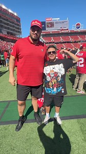 Con alfredo gutierrez de los @49ers en el juego. Pal dia de HISPANIC HERITAGE MONTH | Kennalovescisco