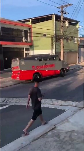 Influencer compra carro-forte em leilão e usa blindado como carro de passeio