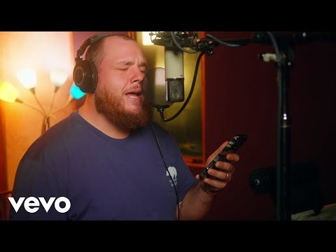 Luke Combs releases 'The Prequel' EP, studio videos