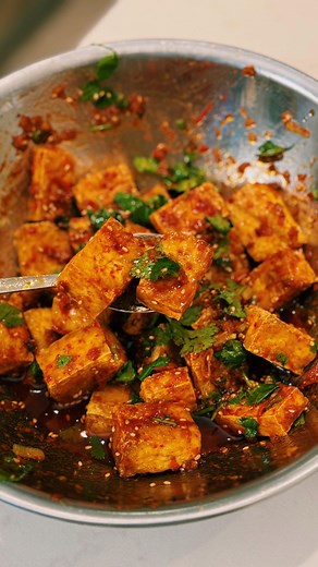 Tiffy Cooks 🥟 Easy Recipes | If you have an air fryer, you NEED to give my Spicy Garlic Tofu a try! Seriously SOOO good, highly recommend! Full recipe link in bio :)... | Instagram