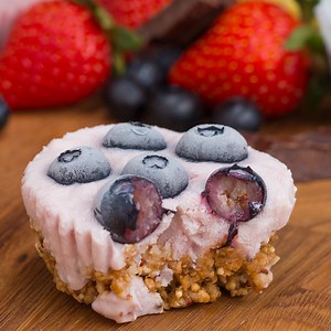 Frozen Yogurt Granola Cups Winter is over and Summer is here! Shop at Sam's Club for all of your family's healthy grocery needs. Shop here: http://bit.ly/2nw5JRI | Goodful