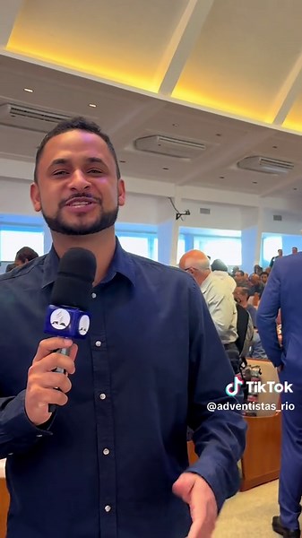 🎥🎬 Acompanhe os bastidores do Concílio do Ancionato, Secretaria e Tesouraria! Esse encontro especial reúne a liderança da Igreja Adventista da região central do RJ 🙌🏽 💼 O objetivo? Capacitar líderes voluntários que servem com amor nas igrejas locais ❤️⛪ ⠀ 🔥 Com o tema #ReavivaRio, o foco está em três pilares poderosos: 🙏🏽 Fidelidade 🐑 Pastoreio 🤝 Resgate É tempo de fortalecer a missão, renovar o compromisso e avançar juntos no propósito de Deus! 💪🏽✨ ⠀ 📸 Fique ligado nos stories e na