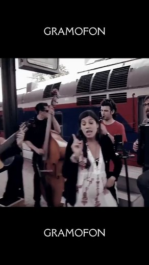 Gramofon on Instagram: "Barcelona Gipsy Balkan Orkestrası - Vive La Quinte Brigada ( Ay Carmela) - İspanyolca 📍 İspanya iç savaşının doruk noktalarında İspanyol devrimcilerin hep bir ağızdan söylediği ezgi. Bir nevi İspanyol devrimci marşı diyebiliriz. 📍Barcelona Gipsy balKan Orkestrası (BGKO), 2012 yılında İspanya'nın Barselona kentinde kurulmuş bir gruptur . Grup, Klezmer müziği , Jazz Manouche ve Roman müziği gibi birçok müzikal etkiden yararlanıyor . BGKO ayrıca bazı Doğu Avrupa bölgelerin