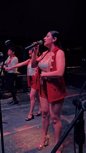 En esta fiesta bailamos todos... lindos muchachos 🤗🤗 | Yoder Chamba