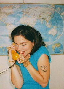 THE ANCHOR SONG - Björk - LETRAS.COM