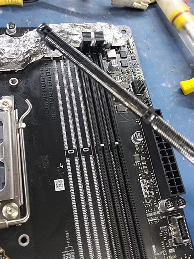 تغيير سوكت رامات DDR5 على الماذربورد: خطوة بخطوة