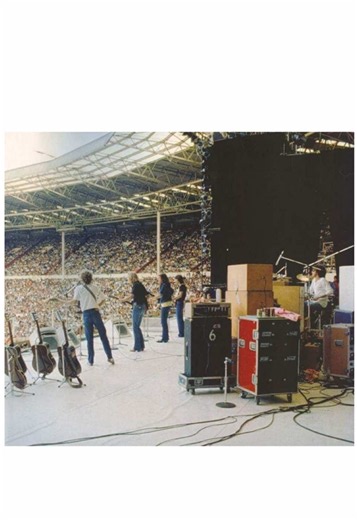 Nostalgic 1970s Concert Moodboard: Led Zeppelin Vibes
