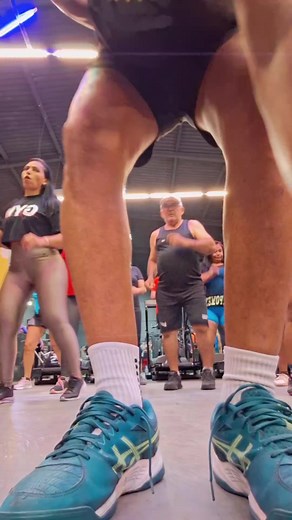 Vovô Desliza na Dança Com Estilo