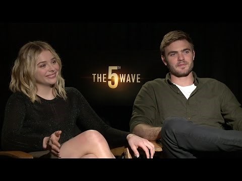 Chloë Grace Moretz & Alex Roe on ‘The 5th Wave’