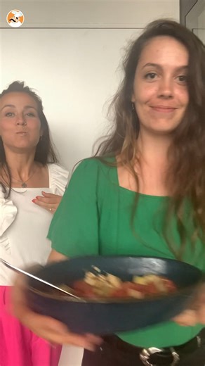 Salade de pastèque, feta, avocat et concombre : extra fraîche ! 🍉 ➡️La recette en cliquant ici : https://www.ptitchef.com/fid-1579003 Ingrédients : 1/2 pastèque (de petite taille ou 1/4 d'une grande) 1 avocat 100gr de feta 1/2 concombre Quelques feuilles de menthe fraîche 2 cuillères à soupe d'huile d'olive 1 cuillère à soupe de vinaigre balsamique Le jus d'1/2 citron vert #salade #pasteque #recettefacile #cuisinefacile #recette | Les recettes vidéo de Ptitchef.com