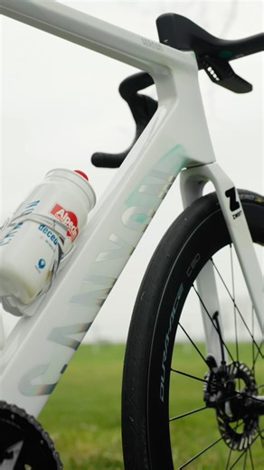 We can‘t get enough of this bike 😮‍💨 New Aeroad CFR Tensor. Now available for purchase via 🔗 in bio. #MyCanyon #CanyonCFR | Canyon