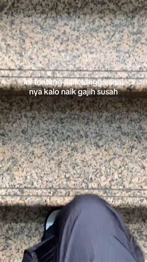 PT RESUME GALAXY INDONESIA | CV/Resume 100% UK Certified on Instagram: "hehe🤭 ‼️100% BISA TERPANGGIL INTERVIEW PAKE CV AJAIB DARI @resumegalaxy‼️ —————————————————————————— cr : sarasgge (TikTok) —————————————————————————— CV TERMURAHHH SE-INSTAGRAM SEJAK 2017, DESIGN TERKEREN, ISI BERBOBOT —————————————————————————— Isi CV-mu belum terisi secara profesional? Bingung kompetensi atau skill apa yg dipunya? —————————————————————————— Mauu?? Cuss follow @resumegalaxy ————————————————————————