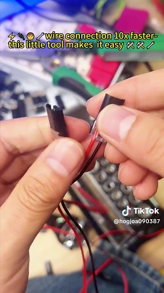 These are hands down the easiest wire connectors I’ve ever used! I stuck with another style for years, and it was such a faff to use—plus it was really bulky. This one’s the absolute go-to for wiring jobs, just grab it without a second thought! #wiring #wiringhack #wireconnector #caraudio #electrical