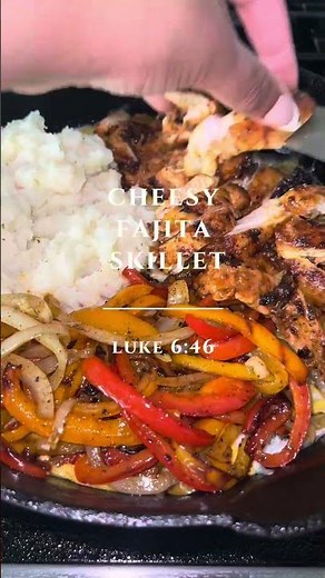 Chili's Copycat Cheesy Fajita Skillet