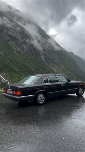 6.7K views · 46 reactions | Geen zon nodig. Alleen jij, je Mercedes-Benz en een mooie route.  560sel_vip (IG) voor #MBfanphoto #MercedesBenz #MBclassic #V126 | Mercedes-Benz NL | Facebook
