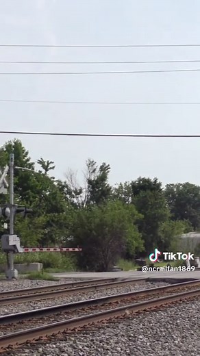 Extremely Fast & Short CSX Freight Train in Raleigh, NC #CSX #FreightTrains #Manifest #Railfanning #Railfan #Railroad #Railway #FastTrains #Trains #TrainsofTikTok #TrainTok #RailroadCrossing #TrainHorn #Raleigh #NorthCarolina #foryou #fyp