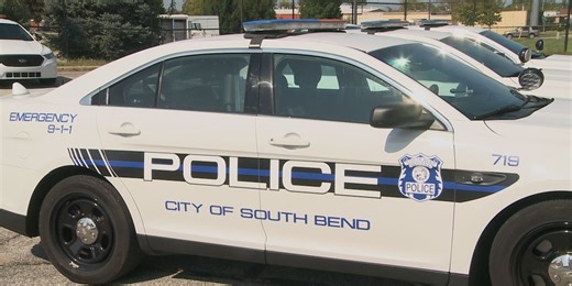 Police searching for suspect in robbery at South Bend 1st Source Bank