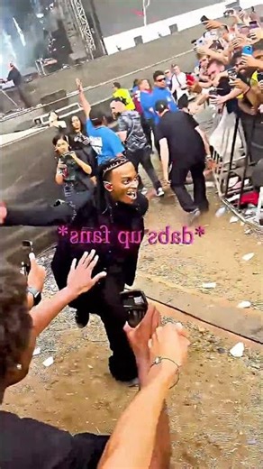 Rappers Falling Off The Stage 😳❌️Travis Scott, Playboi Carti, Blueface❌️#rap #rapper #rapmusic