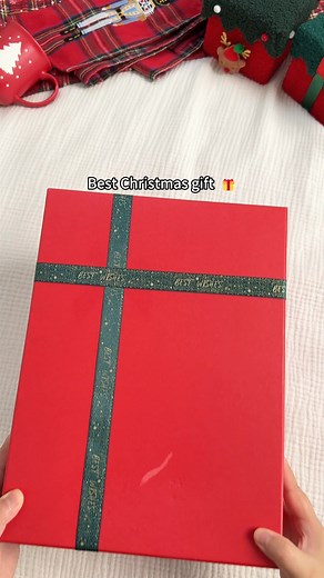 Christmas New York Satin Pajama Set🗽 Free shipping on orders over $39✈️ Click shop now to get your pajama set!👇🏻 | SheShow Fashion