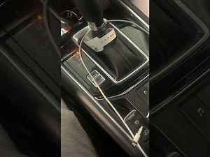 Hoe de achterremmen van de Mazda CX5 in de service modus te zetten.