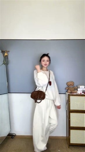 Title: Spring Fashion: Bright and Joyful Outfits for Early Spring