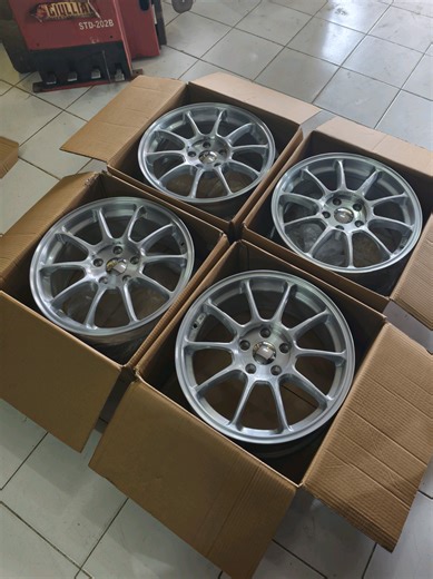 Brand new in box ⚠️⚠️ SOLD ⛔ fit on innova Model : J523 Ukuran : 17 X 8,0 Pcd : 5 X 114 Et : 42 Warna : NANO BRUSH CLEAR Velg only bisa Plus ban baru/second Tukar tambah ✅ Free pemasangan Free balance Free nitrogen Lokasi : SAUDARA BAN Jln palembang betung KM 16 ( dekat pom bensin ) @jfluxurywheels @RoadX Indonesia #velgpalembang #tokobanpalembang #velgsecondmurah