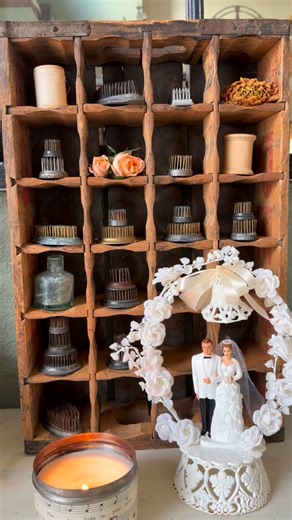 I found my mom’s cake topper on a recent visit to my parents’s house! I’m smitten!!! I’ve always wanted to collect them so this is a sweet start🩷🩷🩷. I also am in LOVE with the flower frogs in the soda crate😍😍😍. I need more! It’s an obvious need not a want🤣. Wha are you currently collecting? 𝕁𝕦𝕤𝕥 𝔸𝕟𝕠𝕥𝕙𝕖𝕣 ℝ𝕦𝕤𝕥𝕚𝕔 𝕎𝕖𝕕𝕟𝕖𝕤𝕕𝕒𝕪 ⭐️⭐️⭐️ My weekly Wednesday post…Rustic & Eclectic… Simple & a bit Junky. If you would like to join in, you are welcome to use my hashtag 💚. If yo