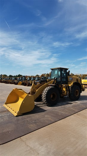 Looking for a dependable wheel loader? The Caterpillar 972M XE from 2021 is ready for daily use. It has new tires, joystick steering and a 4.3 m³ bucket that keeps your work moving. ✅ 24,900 kg operating weight ✅ CE Certified, EU Stage V ✅ 10.698 hours Now for sale at BIG Machinery. Contact us for more information or a quote: https://bigmachinery.nl/products/caterpillar-972m-xe-high-lift-2/ | BIG Machinery