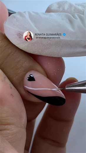 Instrutora de MOLDE RUSSO E F1 on Instagram: "Persista! Você consegue alcançar oque almeja. 🔥 Nessa unha eu usei o gel paint BLACK da @use.risa para fazer tanto a esmaltação, quanto a decoração. Ele é perfeitoooo, não escorre e é muuuito pigmentado 🤩"
