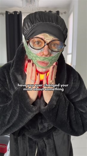 Rosa Hoffmann | Skin, Hair & Self Care on Instagram: "We don’t talk enough about how growth actually works. You’re allowed to feel hurt in a moment and not live there forever. You’re allowed to change your mind. You’re allowed to make peace and move on without explaining yourself to everyone who remembers an older version of you. Temporary feelings don’t make you inconsistent. They make you human. What’s heavy is being expected to stay the same so other people feel comfortable. What’s lighter is