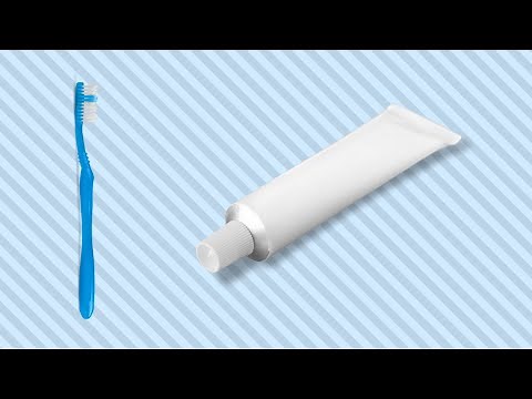 How to Apply Toothpaste on a Toothbrush