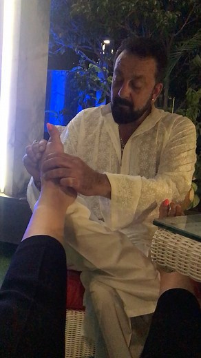 Maanayata Dutt on Instagram: "All my best days are the ones spent with you❤️ love you for being you🤗happy anniversary!!@duttsanjay ❤️😘 #14 #blessed #love #grace #positivity #dutts #beautifullife #thankyougod 🙏🧿"