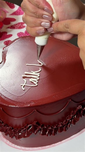 Cake Decorating Writing Techniques for Beginners