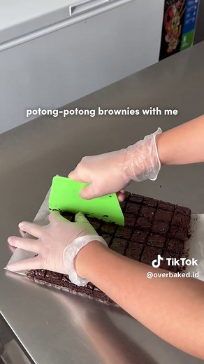 How to Cut Brownies Like a Pro