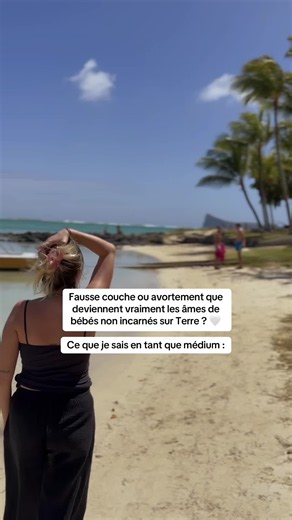 Elle n’est pas aussi loin que tu ne le penses. Et c’est probablement l’une des choses les plus difficiles à expliquer lorsque je parle des âmes de bébés qui n’ont pas poursuivi leur incarnation. Parce que de notre côté, tout semble s’être arrêté. Mais de ce que je perçois en médiumnité, l’histoire de l’âme, elle, continue. Après une fausse couche ou un avortement, je perçois un espace entre notre monde physique et des plans plus subtils. Personnellement, je l’appelle : L’entre-deux mondes. Comme