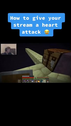 How to give your stream a heart attack 😂 #minecraft #minecrafthardore #minecraftmeme #meme #fyp #foryou #foryoupage #closecall #viral #livestreams #y