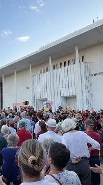 Hundreds gather to protest Kennedy Center closure