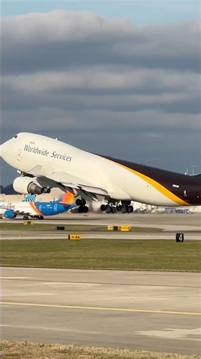 UPS 747-400 takeoff at Louisville SDF Airport #shorts