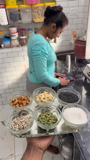 Viraj Family Vlog on Instagram: "ડ્રાયફ્રુટ ચીકી ગુજરાતી સ્વાદ માં 😋 Dryfruit Chikki Recipe ડ્રાયફ્રુટ ચીકી સ્વસ્થ પણ સ્વાદિષ્ટ ઘરે બનાવેલી પૌષ્ટિક મીઠાઈ #food #rasoi #recipe #gujrati #deshi"