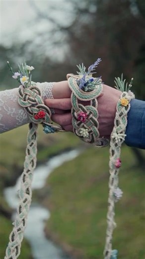Simply Scotland on Instagram: "Do you know what ‘handfasting’ is? 🏴󠁧󠁢󠁳󠁣󠁴󠁿♾️💙 In Scotland, handfasting is an ancient Celtic marriage ritual that often involves wrapping a piece of cord, ribbon or cloth around the bride and groom’s hands. Bound together in knots this symbolises the binding of your union. The tradition has evolved throughout the years once carried out a year prior to marriage, and once legally binding too, nowadays it’s just a symbolic part of the ceremony. With various way