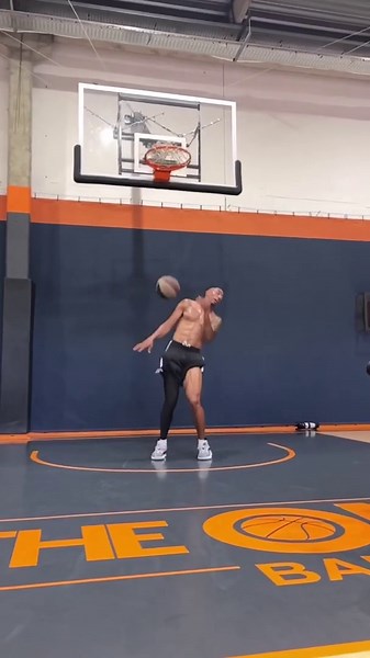 J Rich vertical dunk slow mo
