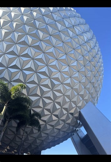 My favorite ride and my favorite song! #wdw #disneyworld #cosmicrewind #epcot #guardiansofthegalaxy