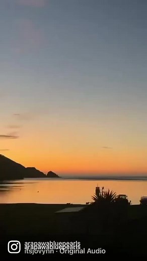 We sustainably farm Abalone in New Zealand and grow Abalone Pearls in our land based farm. We head off Abalone diving as well as a family! We love our jobs and how we live! And enjoy meeting great people whom can come to visit us. #arapawabluepearls #lovewhatwedo #abalone #abalonediving #somethingbluetoo #mabepearls #marlboroughnz