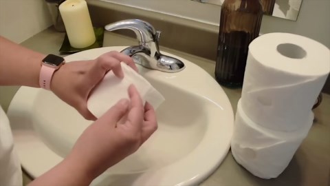 "Découvrez une astuce géniale pour la salle de bain avec un égouttoir à 1€!"